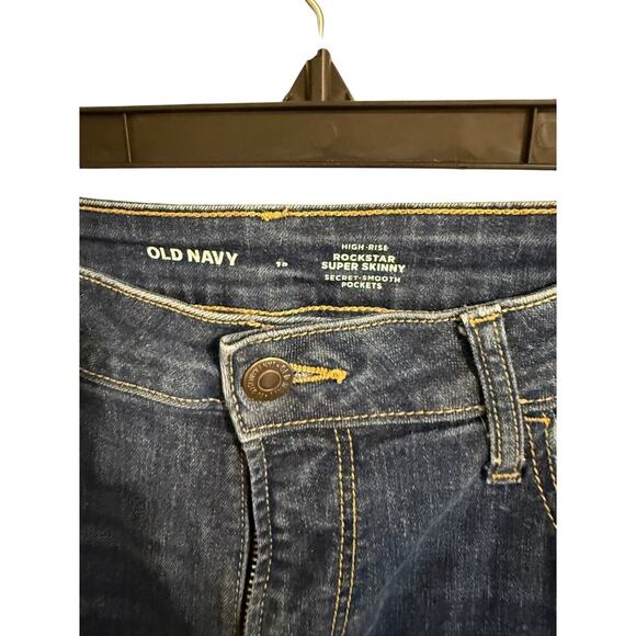 Old Navy Rockstar High Rise Super Skinny Jeans with Secret Slim Pockets - Picture 3 of 4